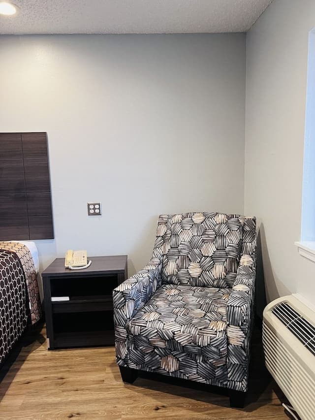 Single Room, 1 King Bed, Smoking