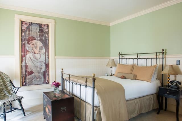 Classic Room, 1 King Bed, Non Smoking