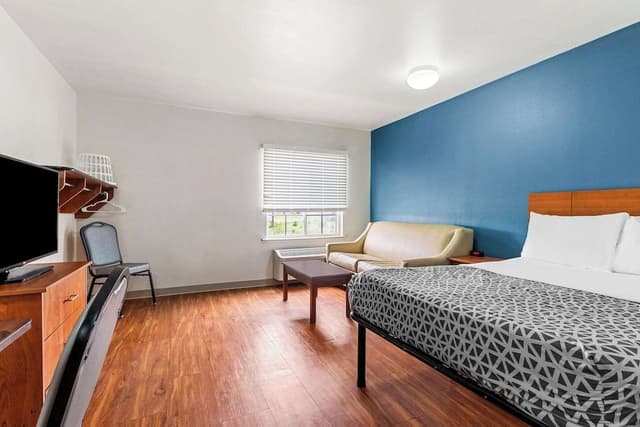 Standard Room, 1 Double Bed, Accessible, Non Smoking (Bathtub)