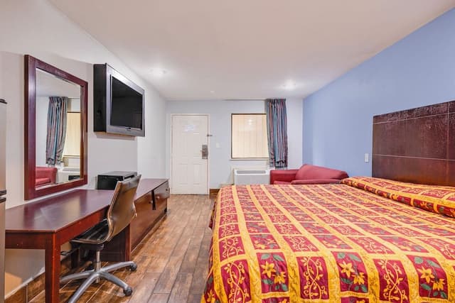 Room, 1 King Bed, Smoking