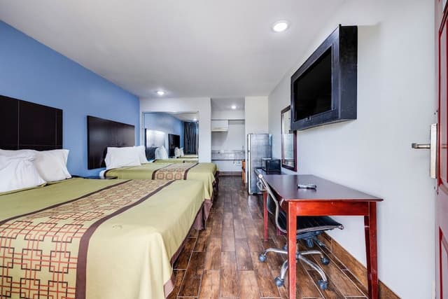 Room, 2 Queen Beds, Smoking