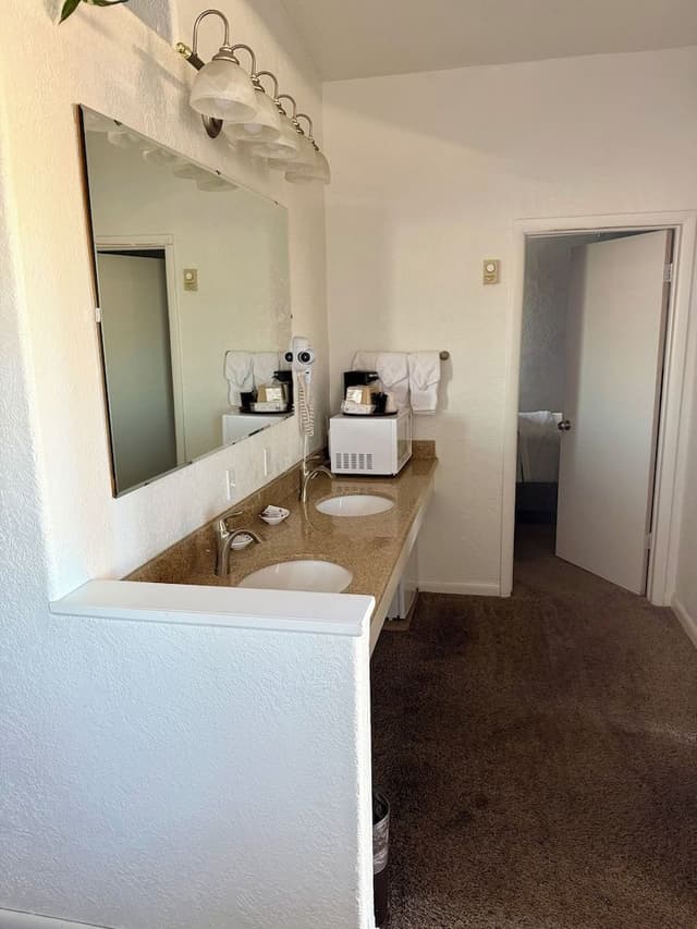 Deluxe Suite, 2 Bedrooms (2nd floor)