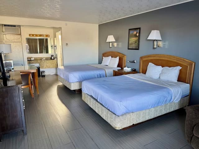 Pet Room, 2 Queen Beds