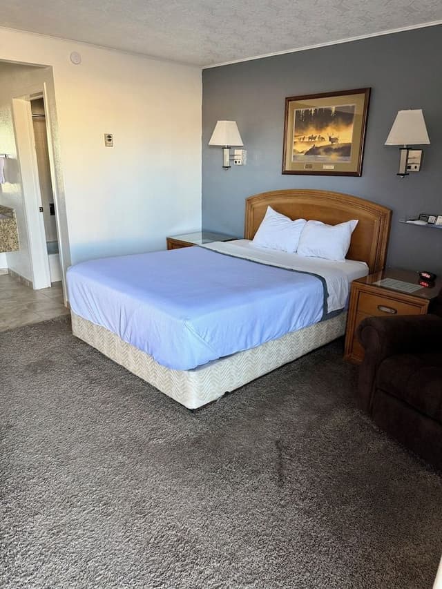 Standard Single Room, 1 Queen Bed