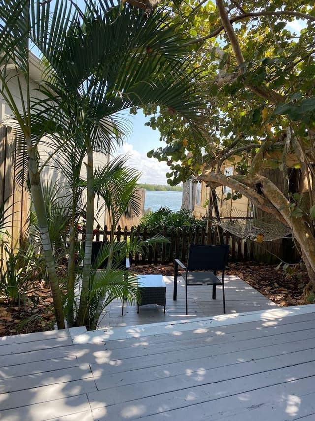 Luxury Cottage, 1 Bedroom, Hot Tub, Bay View (Rainforest Room)