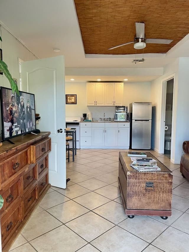 Luxury Cottage, 1 Bedroom, Hot Tub, Bay View (Rainforest Room)