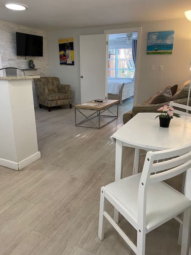 Cottage, Bay View (Victorian Room)