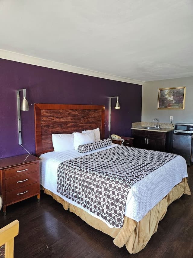 Standard Room, 1 King Bed