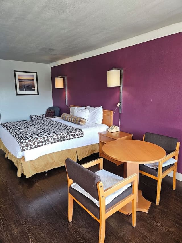 Standard Room, 1 King Bed
