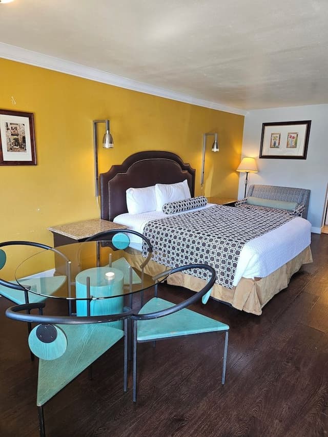 Standard Room, 1 King Bed