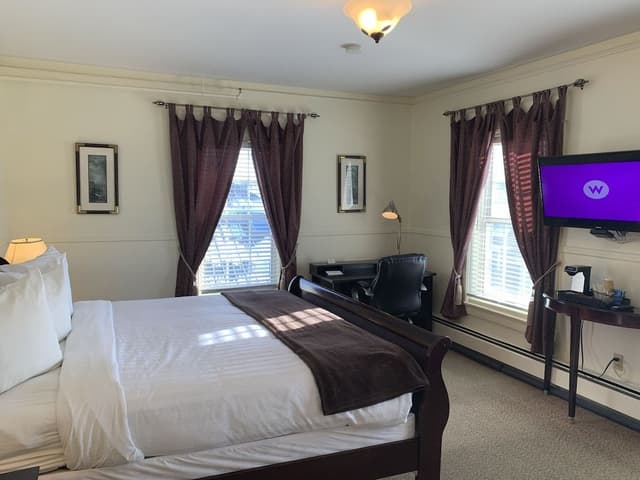 Superior Room, 1 King Bed, Non Smoking, Ensuite