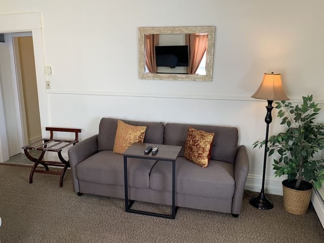 Comfort Room, 1 Queen Bed, Non Smoking, Ensuite