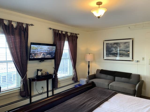 Superior Room, 1 King Bed, Non Smoking, Ensuite