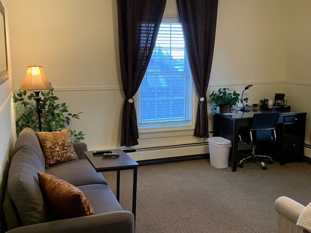 Comfort Room, 1 Queen Bed, Non Smoking, Ensuite