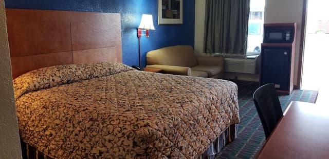Standard Single Room, 1 King Bed, Non Smoking