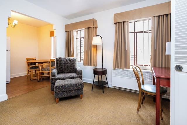 Room, 1 Queen Bed (No Air-conditioning)