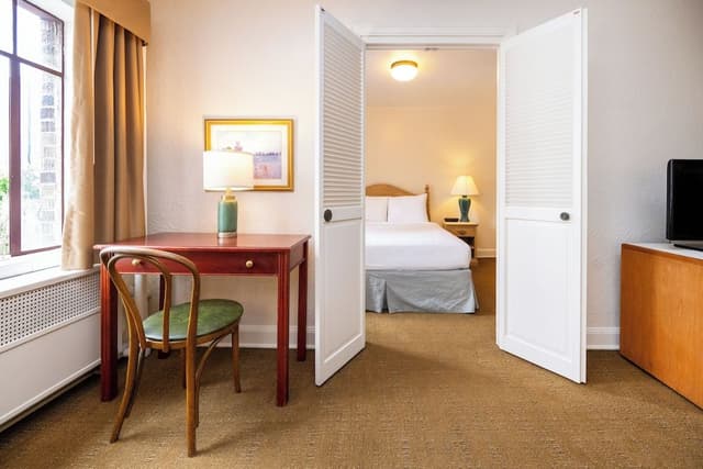 Room, 1 Queen Bed (No Air-conditioning)