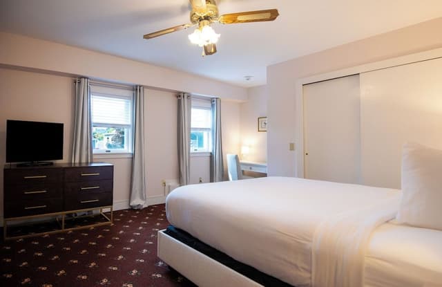 Classic Room, 1 King Bed