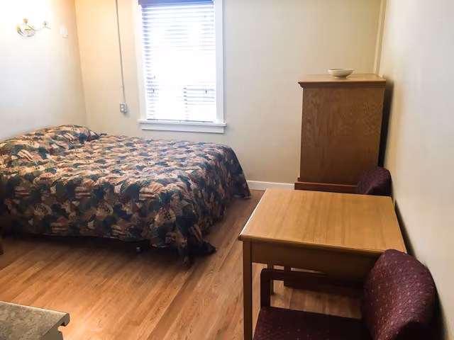 Standard Room, 1 Queen Bed, Kitchenette
