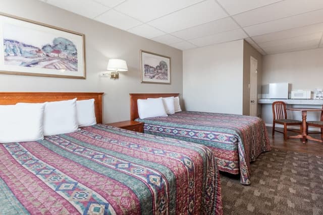 Double Room, 2 Queen Beds, Refrigerator & Microwave