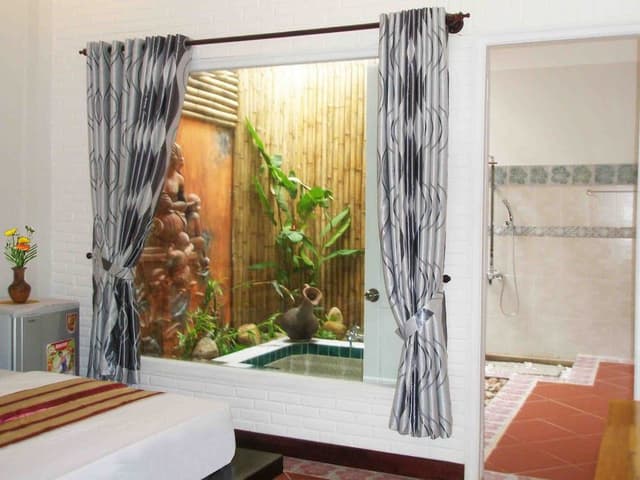 Bungalow, Lake View