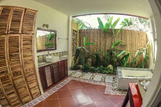 Bungalow, Lake View