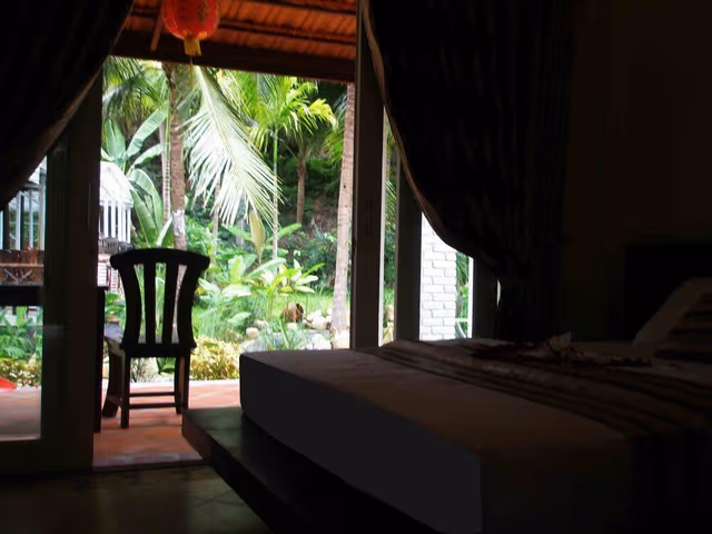 Bungalow, Lake View