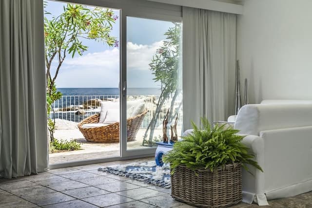 Suite (with beach access)