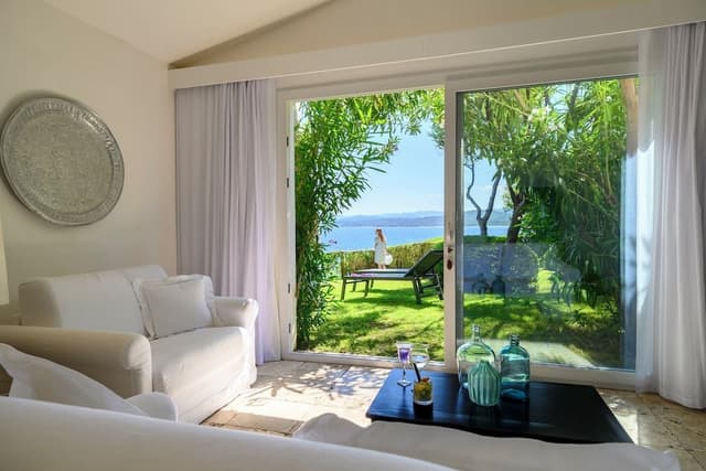 Suite (with beach access)