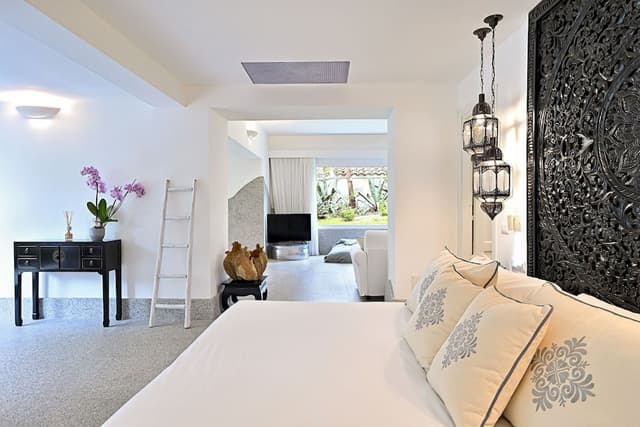 Suite, Sea View