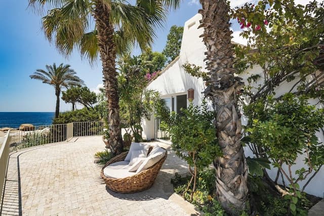 Suite (with beach access)