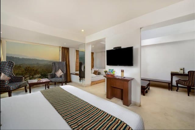 Royal Suite, Bathtub, River View