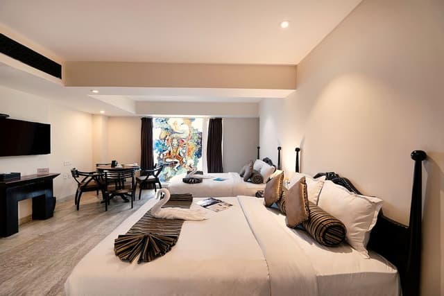 Executive Suite, 2 Queen Beds, Bathtub