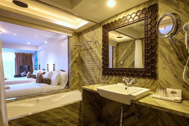 Premier Suite, 2 Queen Beds, Bathtub, River View