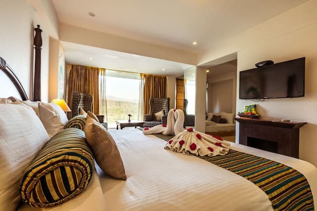 Royal Suite, Bathtub, River View