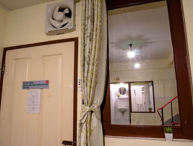 Basic Twin Room with Private External Bathroom