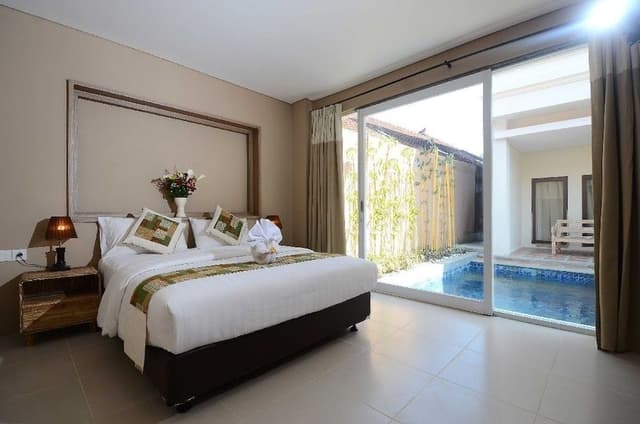 Signature Room, 2 Bedrooms, Pool View