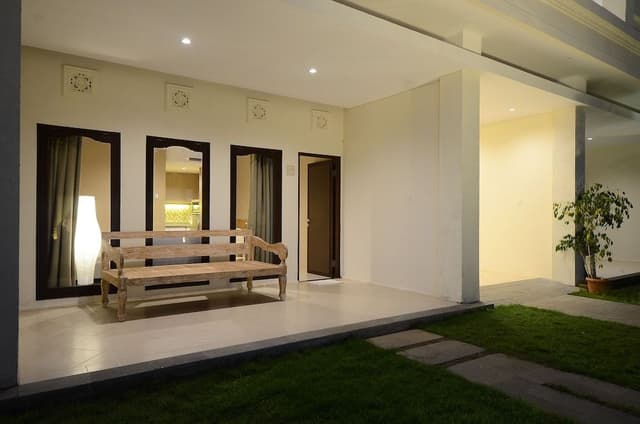 Premier Room (Pool or Garden View)