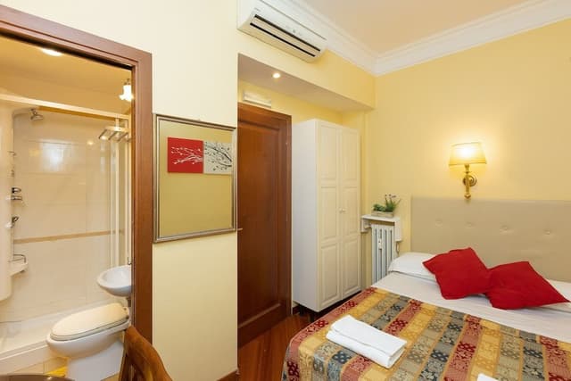 Economy Room