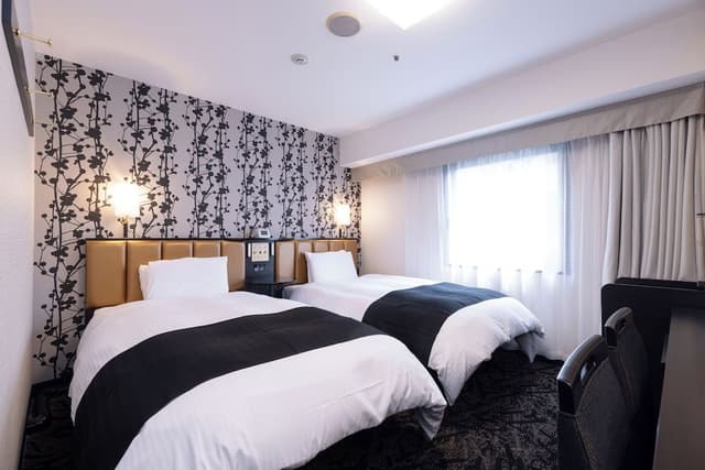 [With Gold's Gym Access for 16+ yr old] Twin Room, Smoking