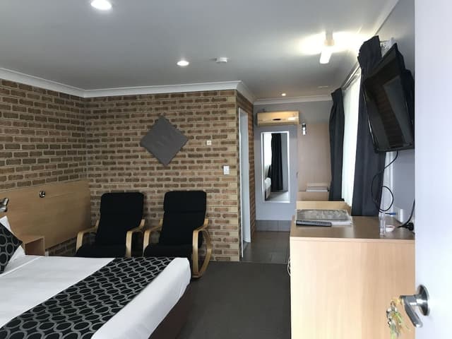 Budget Room (Next to Highway)