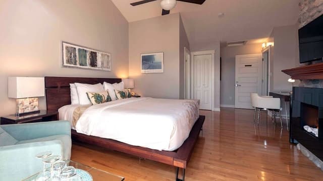 Comfort Room, Garden View