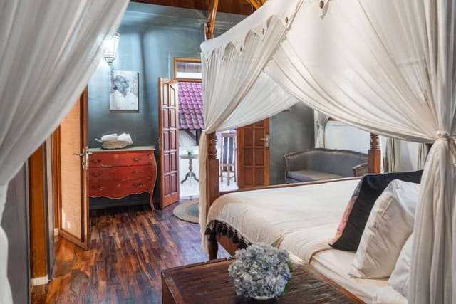 Family Villa, 4 Bedrooms, Courtyard View, Poolside
