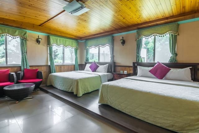 Basic Quadruple Room, Jetted Tub, Mountain View