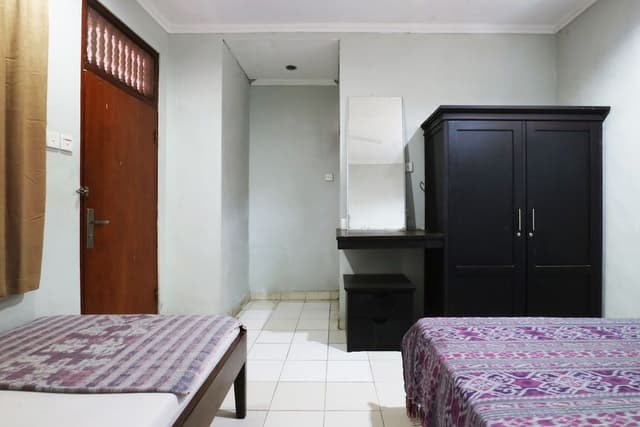 Economy Room