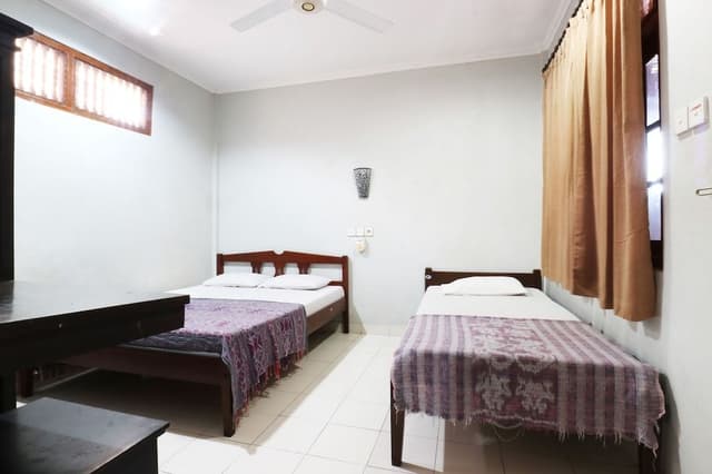 Economy Room
