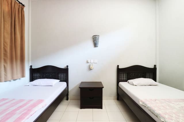 Economy Room