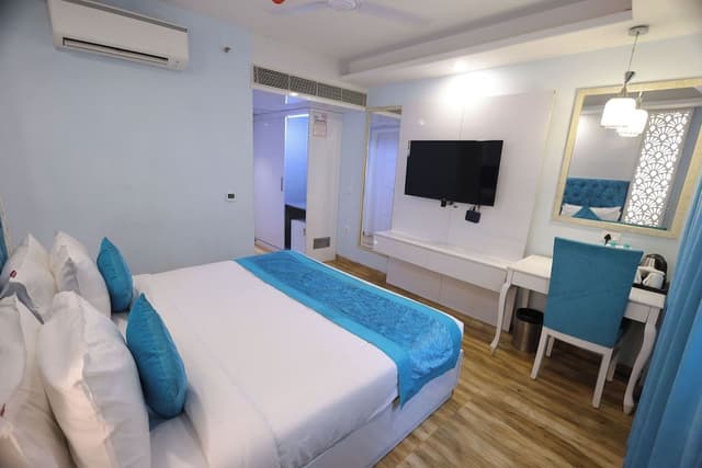 Deluxe Room with Airport Drop