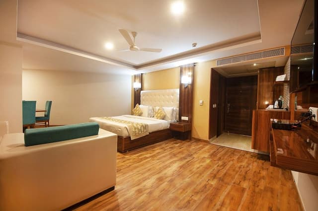 Suite Room with Airport Drop