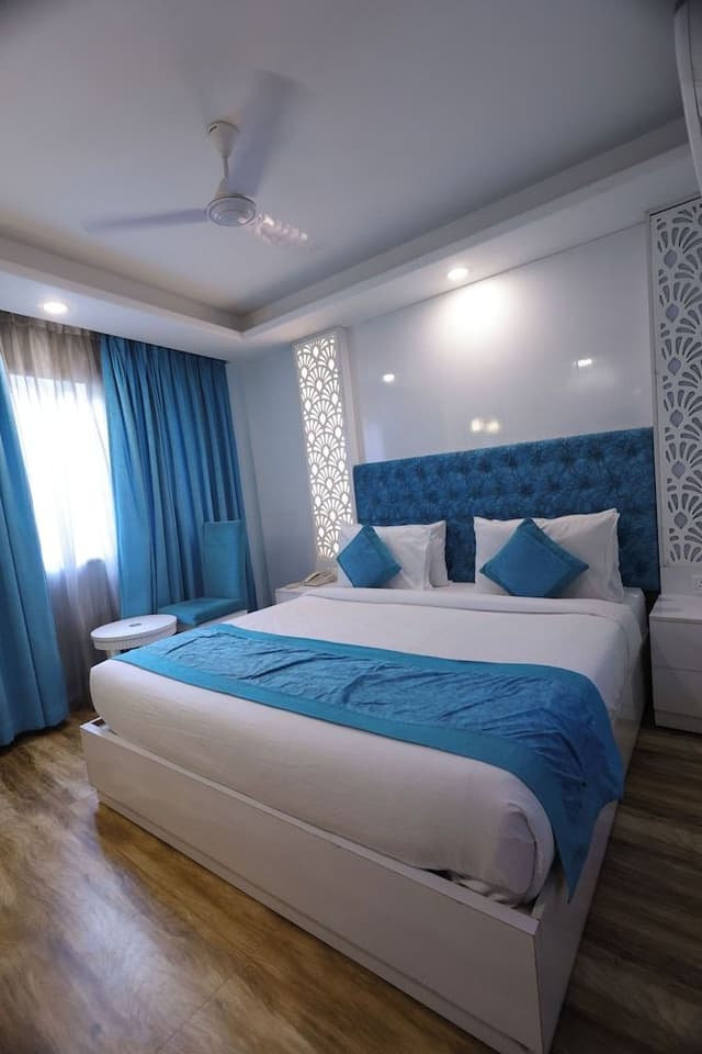Deluxe Room with Airport Drop